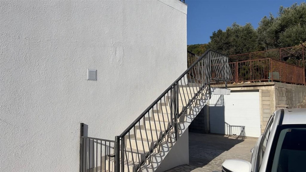 na-prodej-apartmany-s-panoramatrickym-vyhledem-na-more-v-dobre-vode-cerna-hora