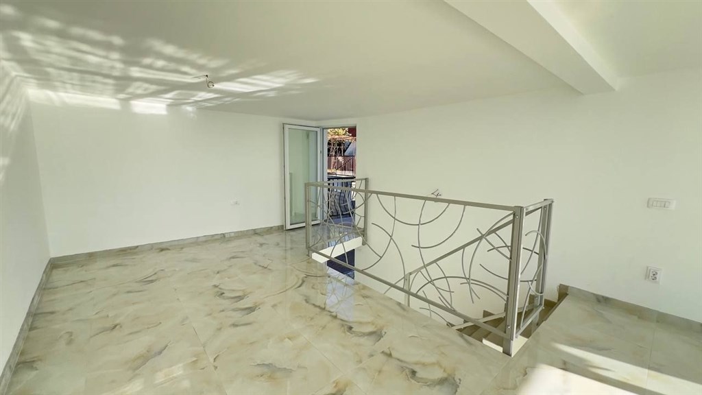 na-prodej-apartmany-s-panoramatrickym-vyhledem-na-more-v-dobre-vode-cerna-hora