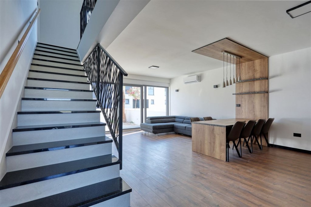 na-prodej-novy-radovy-dum-s-predzahradkou-v-blizkosti-more-privlaka-chorvatsko