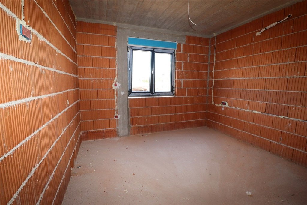 na-prodej-moderni-apartman-se-dvema-loznicemi-s-castecnym-vyhledem-na-more-vodice-chorvatsko