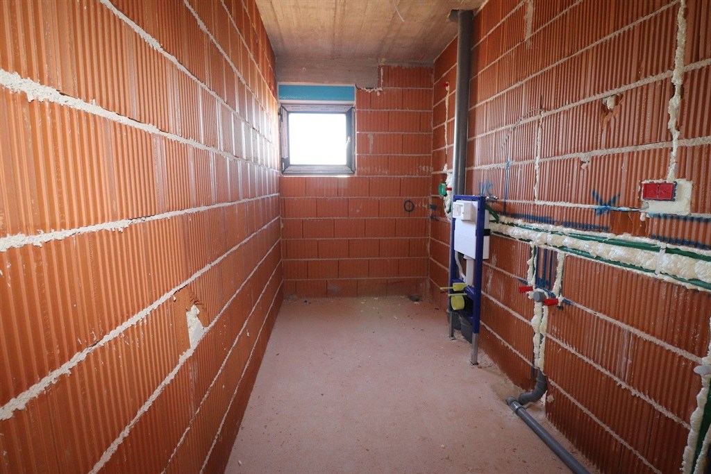 na-prodej-moderni-apartman-se-dvema-loznicemi-s-castecnym-vyhledem-na-more-vodice-chorvatsko