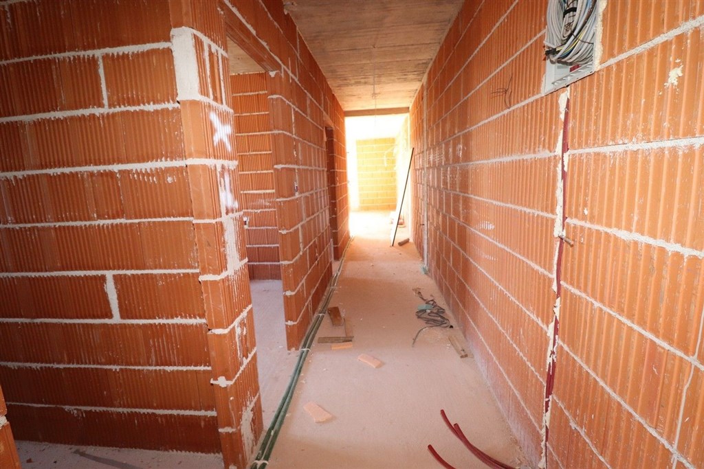 na-prodej-moderni-apartman-se-dvema-loznicemi-s-castecnym-vyhledem-na-more-vodice-chorvatsko