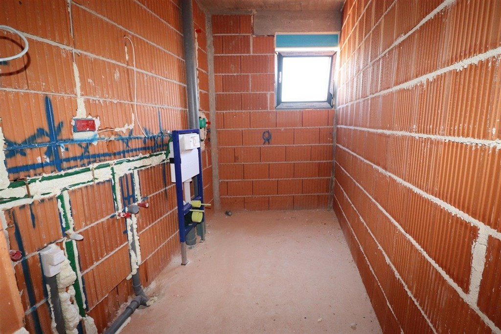 na-prodej-moderni-apartman-se-dvema-loznicemi-s-castecnym-vyhledem-na-more-vodice-chorvatsko