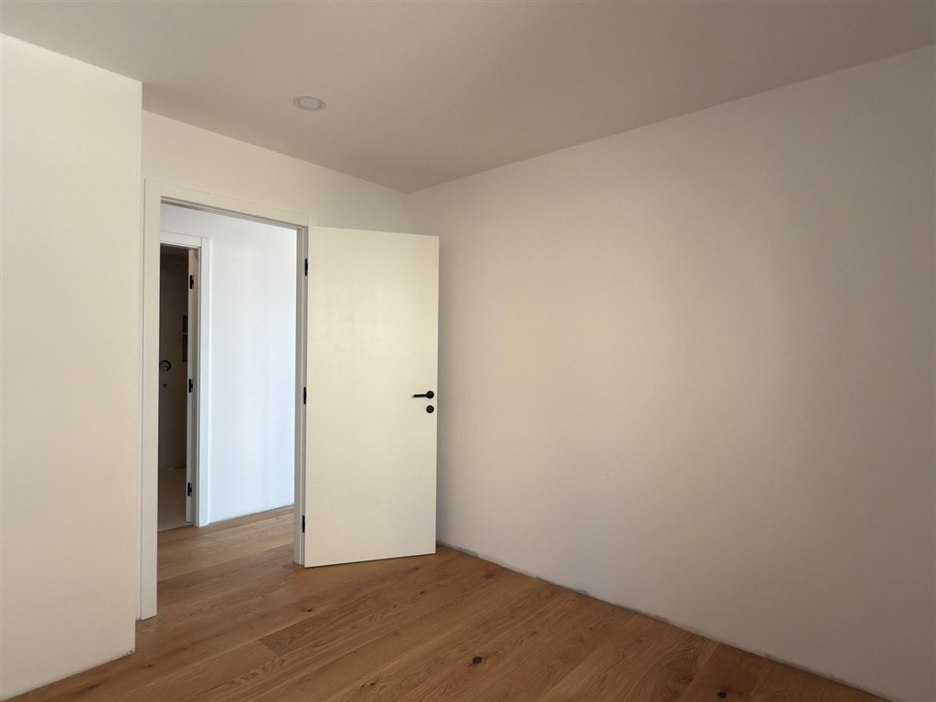 na-prodej-luxusni-apartman-s-vyhledem-na-more-makarska-chorvatsko