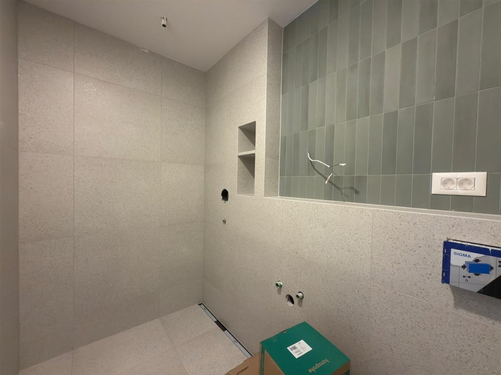 na-prodej-luxusni-apartman-s-vyhledem-na-more-makarska-chorvatsko