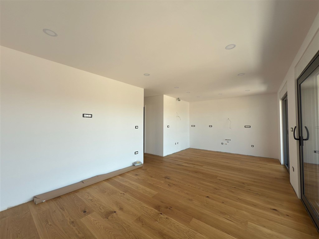 na-prodej-luxusni-apartman-s-vyhledem-na-more-makarska-chorvatsko