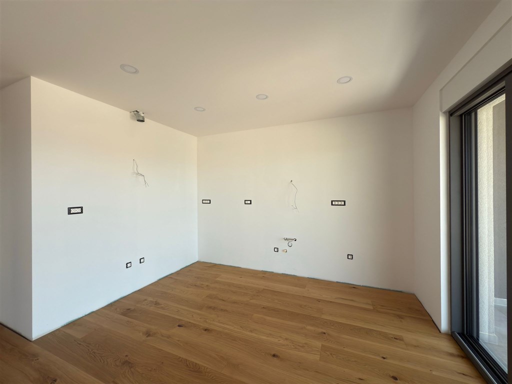 na-prodej-luxusni-apartman-s-vyhledem-na-more-makarska-chorvatsko