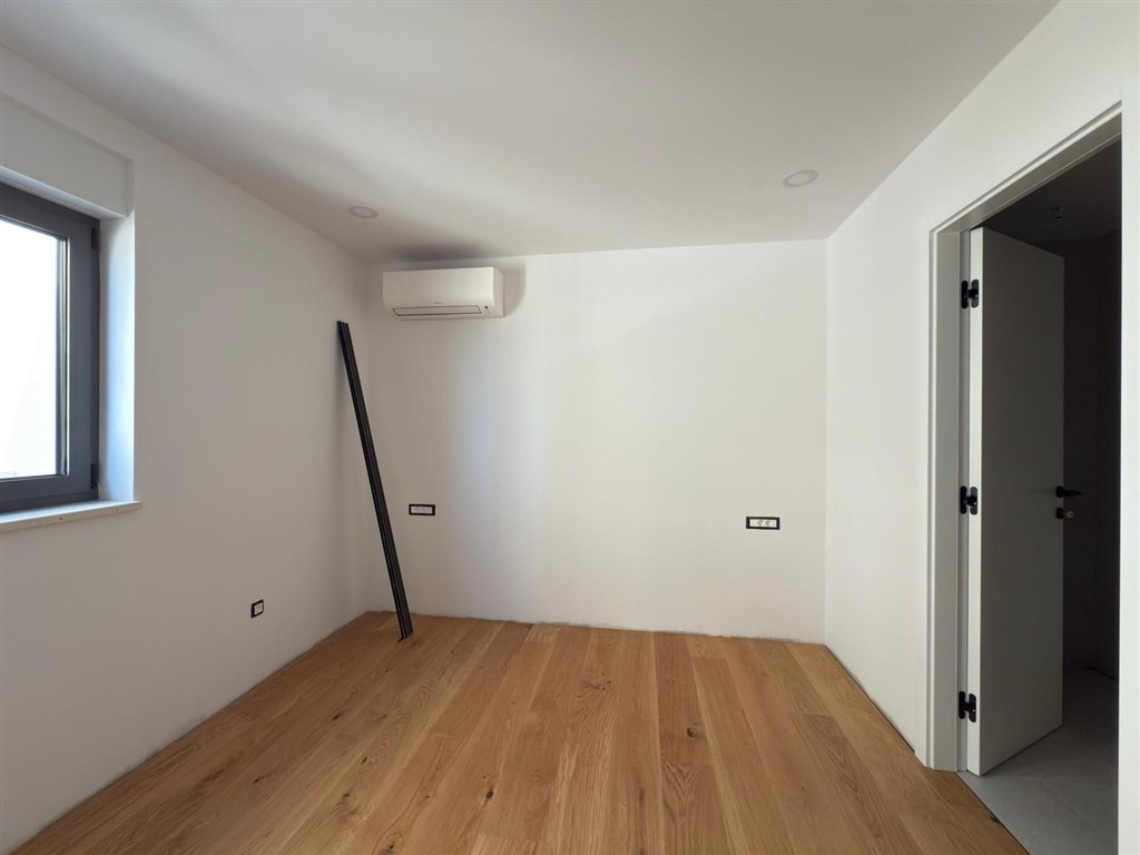 na-prodej-luxusni-apartman-s-vyhledem-na-more-makarska-chorvatsko