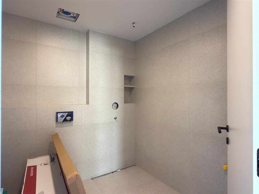 na-prodej-luxusni-apartman-s-vyhledem-na-more-makarska-chorvatsko