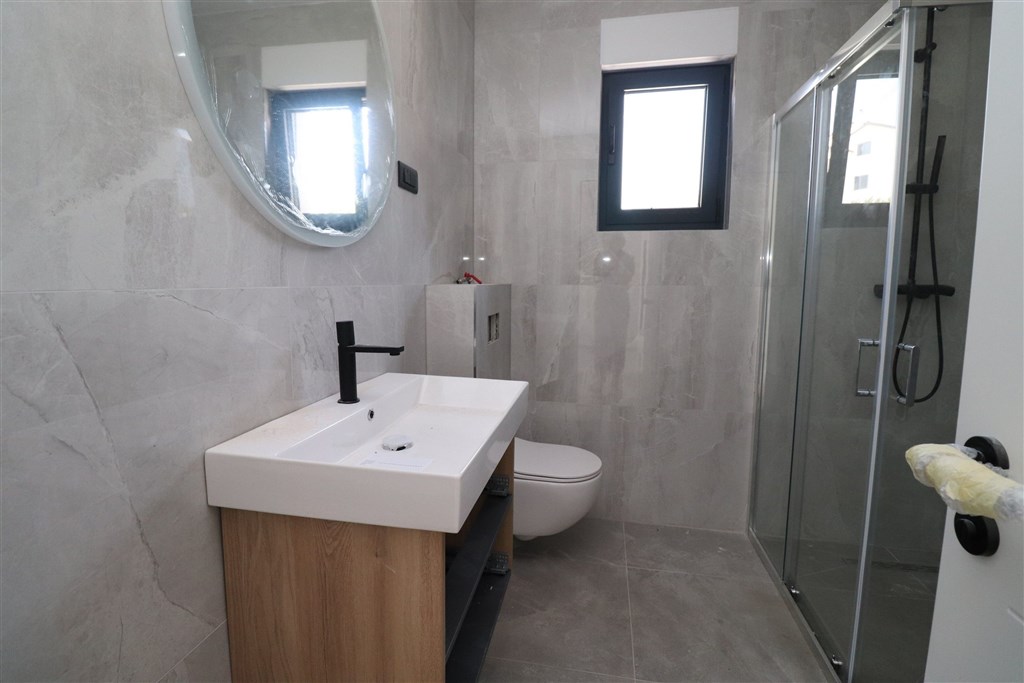 na-prodej-novy-apartman-s-1-loznici-a-zahradou-pobliz-more-brodarica-chorvatsko