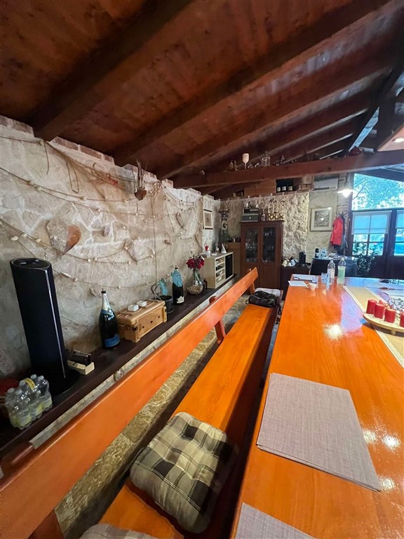 na-prodej-apartmanovy-dum-s-castecnym-vyhledem-na-more-privlaka-chorvatsko