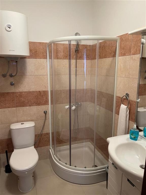 na-prodej-apartmanovy-dum-s-castecnym-vyhledem-na-more-privlaka-chorvatsko