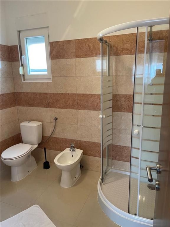 na-prodej-apartmanovy-dum-s-castecnym-vyhledem-na-more-privlaka-chorvatsko