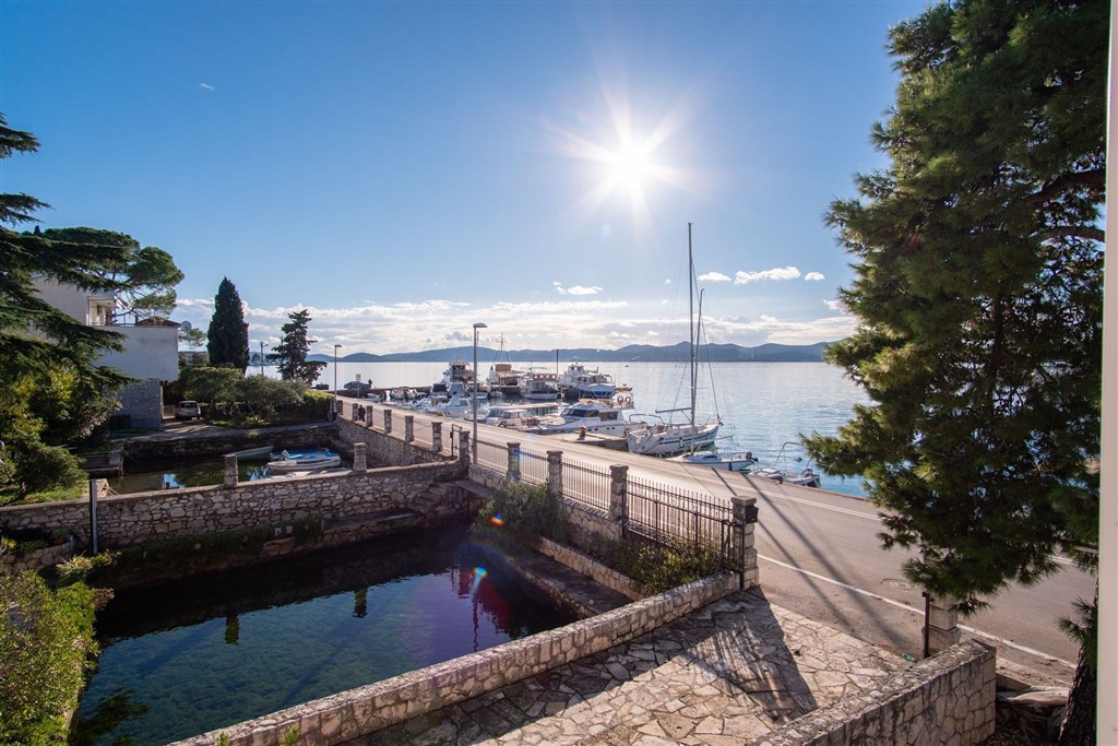 na-prodej-luxusni-vila-v-1-rade-u-more-zadar-chorvatsko
