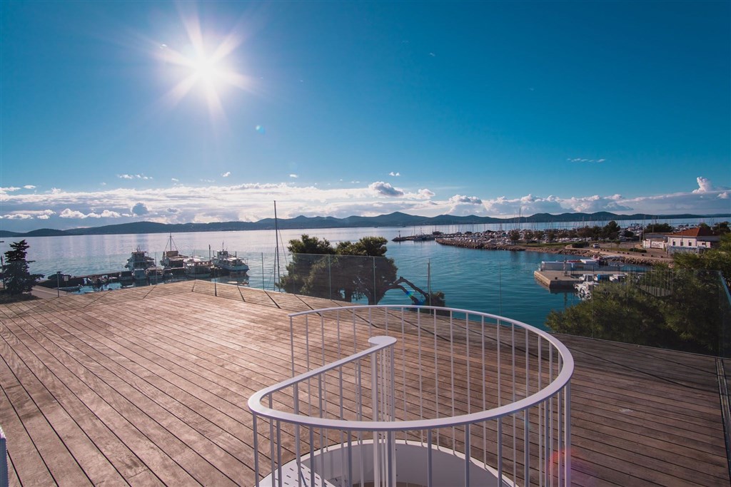 na-prodej-luxusni-vila-v-1-rade-u-more-zadar-chorvatsko