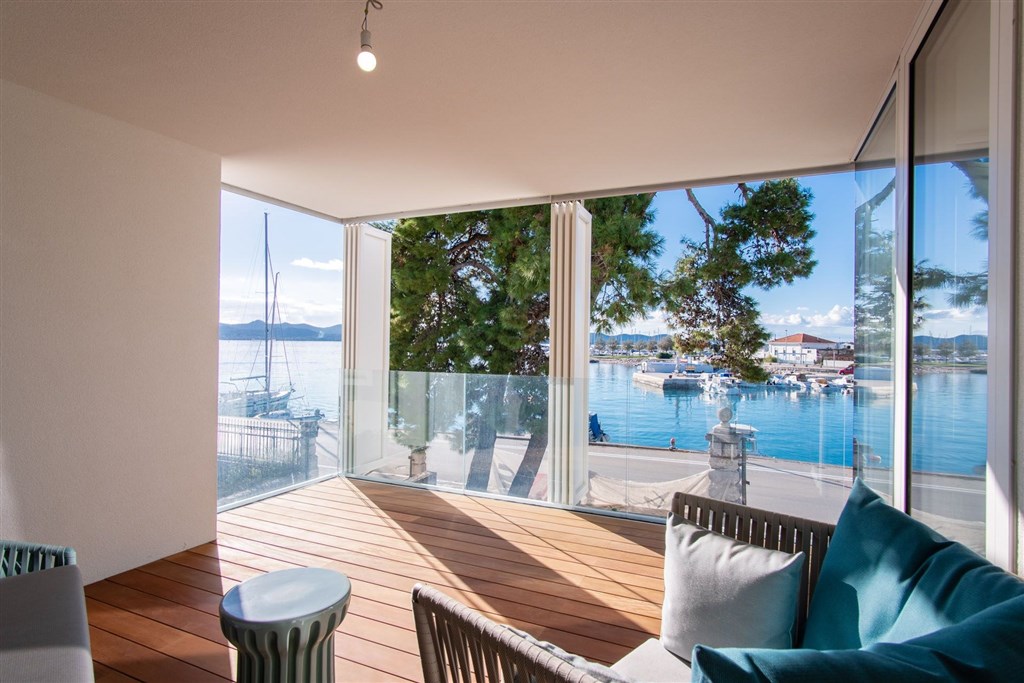 na-prodej-luxusni-vila-v-1-rade-u-more-zadar-chorvatsko