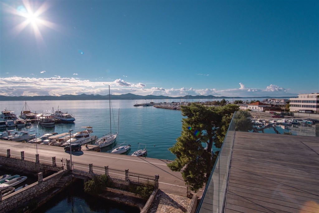 na-prodej-luxusni-vila-v-1-rade-u-more-zadar-chorvatsko