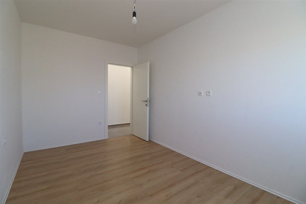 na-prodej-novy-apartman-se-2-loznicemi-a-castecnym-vyhledem-na-more-tribunj-chorvatsko