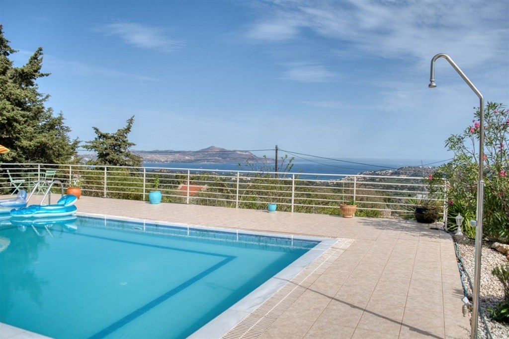 na-prodej-zarizena-kamenna-vila-s-panoramatickym-vyhledem-na-more-a-hory-ve-vamos-kreta-recko