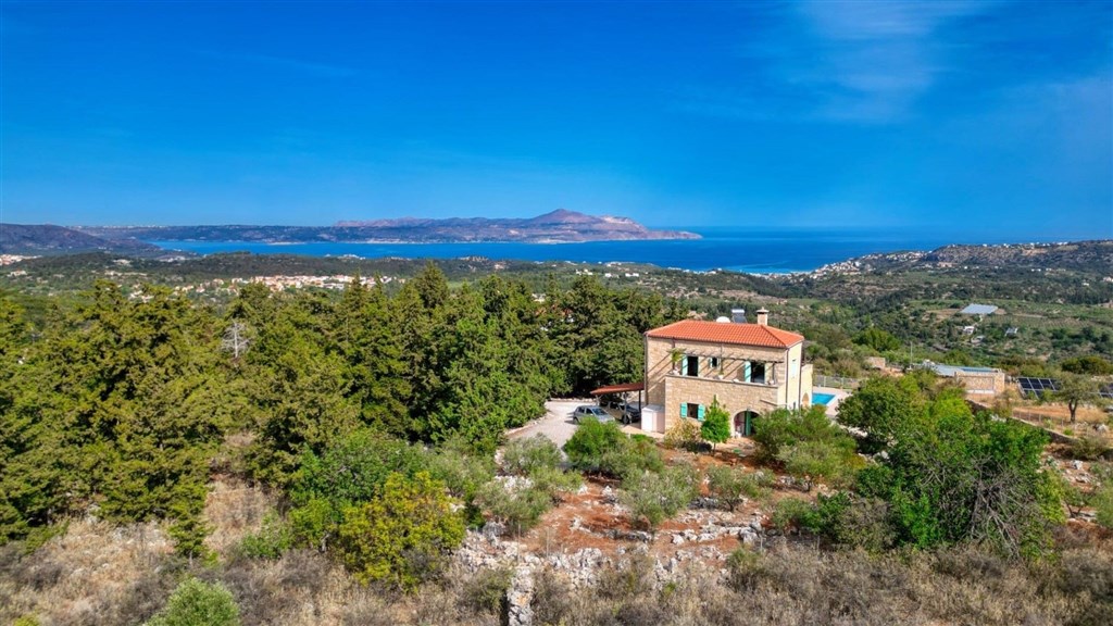 na-prodej-zarizena-kamenna-vila-s-panoramatickym-vyhledem-na-more-a-hory-ve-vamos-kreta-recko