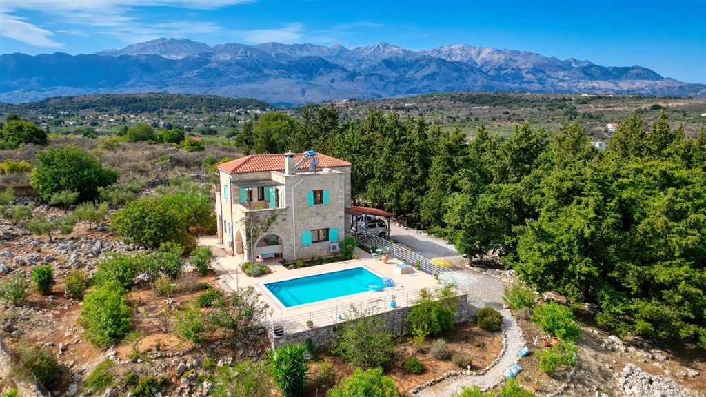 na-prodej-zarizena-kamenna-vila-s-panoramatickym-vyhledem-na-more-a-hory-ve-vamos-kreta-recko