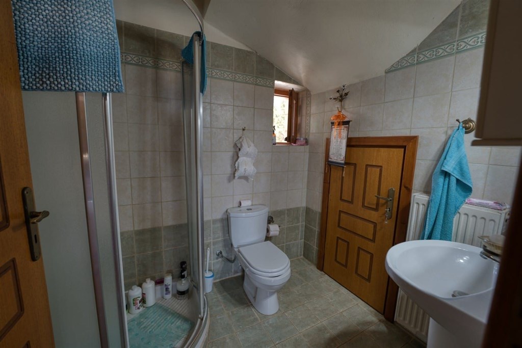 na-prodej-zarizena-kamenna-vila-s-panoramatickym-vyhledem-na-more-a-hory-ve-vamos-kreta-recko