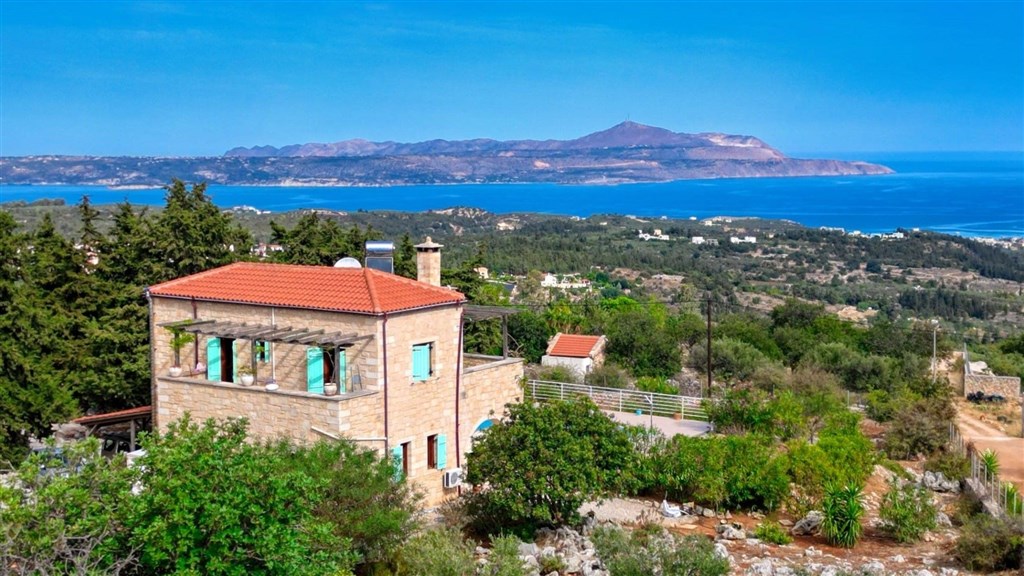 na-prodej-zarizena-kamenna-vila-s-panoramatickym-vyhledem-na-more-a-hory-ve-vamos-kreta-recko