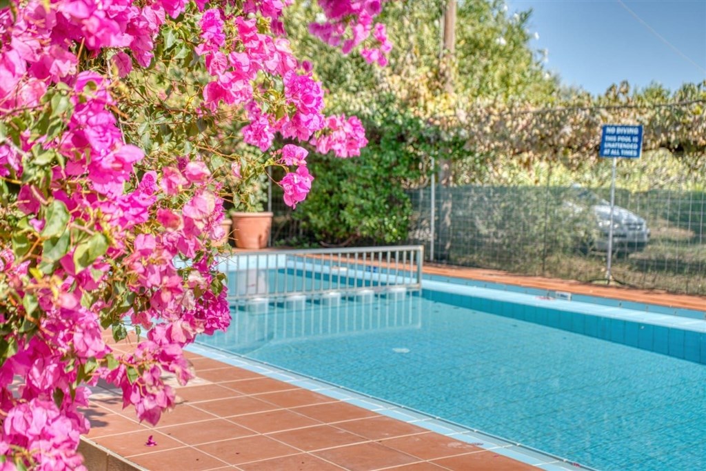 na-prodej-svetla-vila-jen-par-kroku-od-plaze-kalyves-oblast-chania-kreta-recko