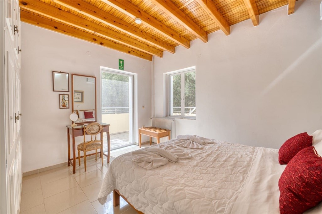 na-prodej-svetla-vila-jen-par-kroku-od-plaze-kalyves-oblast-chania-kreta-recko