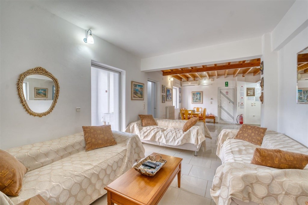 na-prodej-svetla-vila-jen-par-kroku-od-plaze-kalyves-oblast-chania-kreta-recko