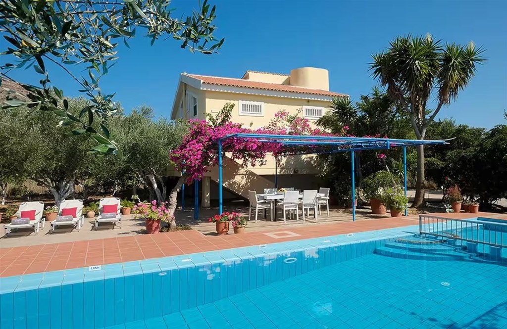 na-prodej-svetla-vila-jen-par-kroku-od-plaze-kalyves-oblast-chania-kreta-recko