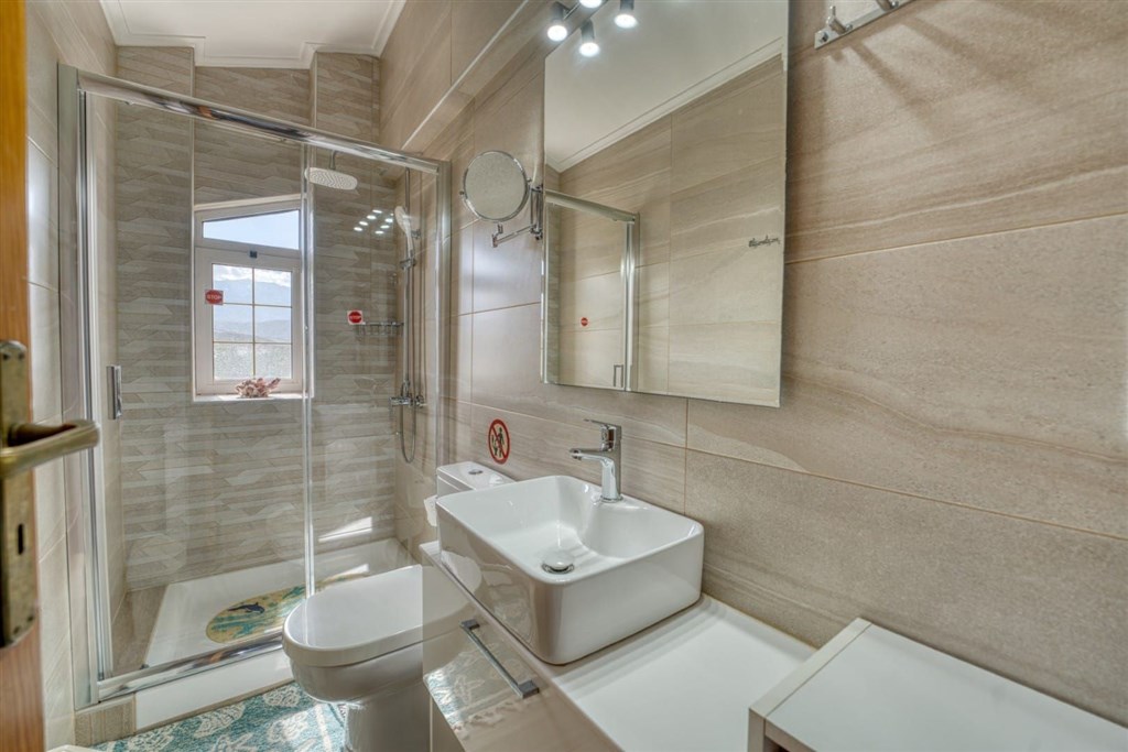 na-prodej-svetla-vila-jen-par-kroku-od-plaze-kalyves-oblast-chania-kreta-recko