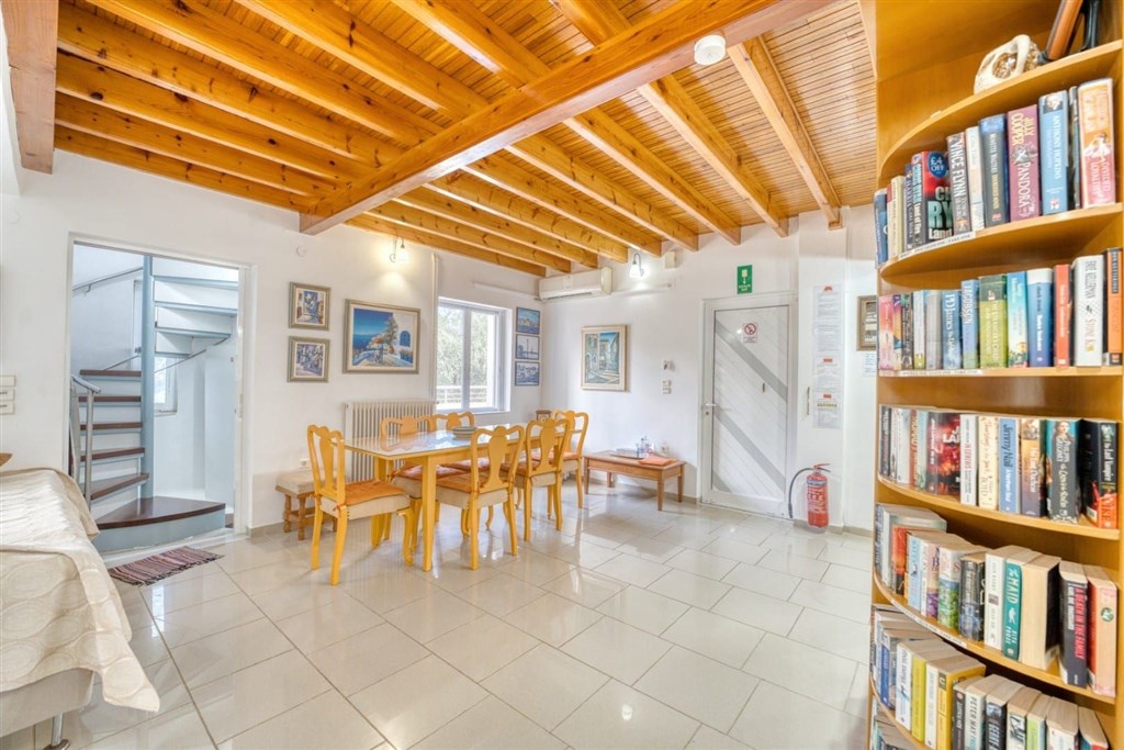 na-prodej-svetla-vila-jen-par-kroku-od-plaze-kalyves-oblast-chania-kreta-recko