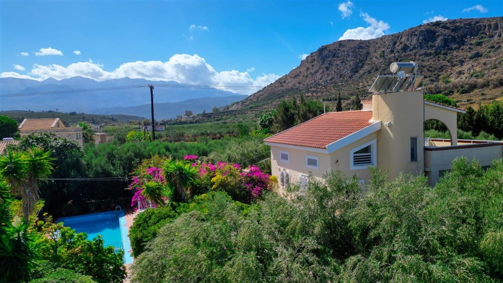 na-prodej-svetla-vila-jen-par-kroku-od-plaze-kalyves-oblast-chania-kreta-recko