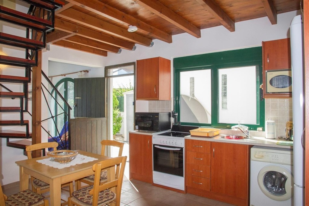 na-prodej-tradicni-kretsky-dum-jen-par-kroku-od-plaze-platanias-oblast-chania-kreta-recko