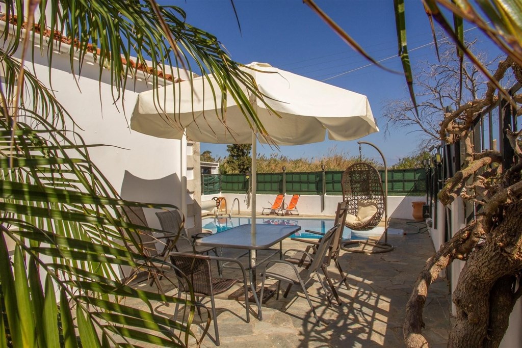 na-prodej-tradicni-kretsky-dum-jen-par-kroku-od-plaze-platanias-oblast-chania-kreta-recko