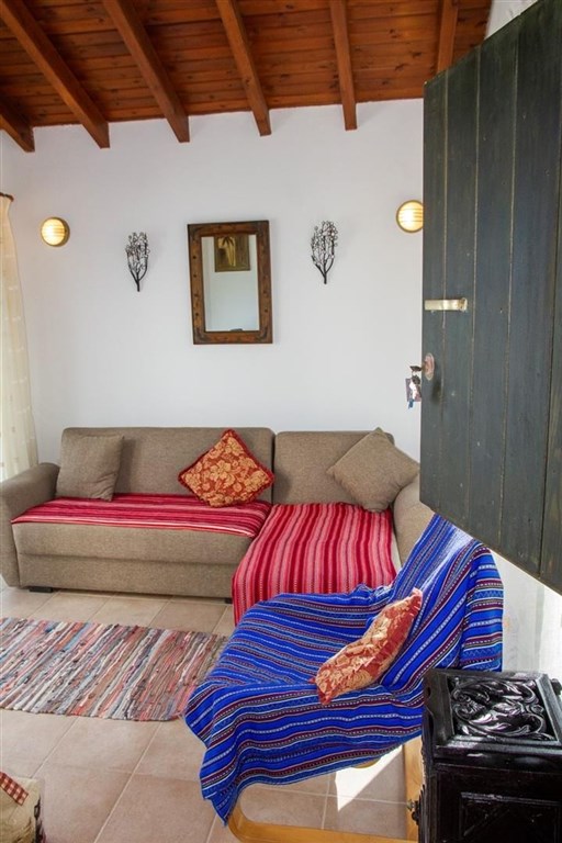 na-prodej-tradicni-kretsky-dum-jen-par-kroku-od-plaze-platanias-oblast-chania-kreta-recko