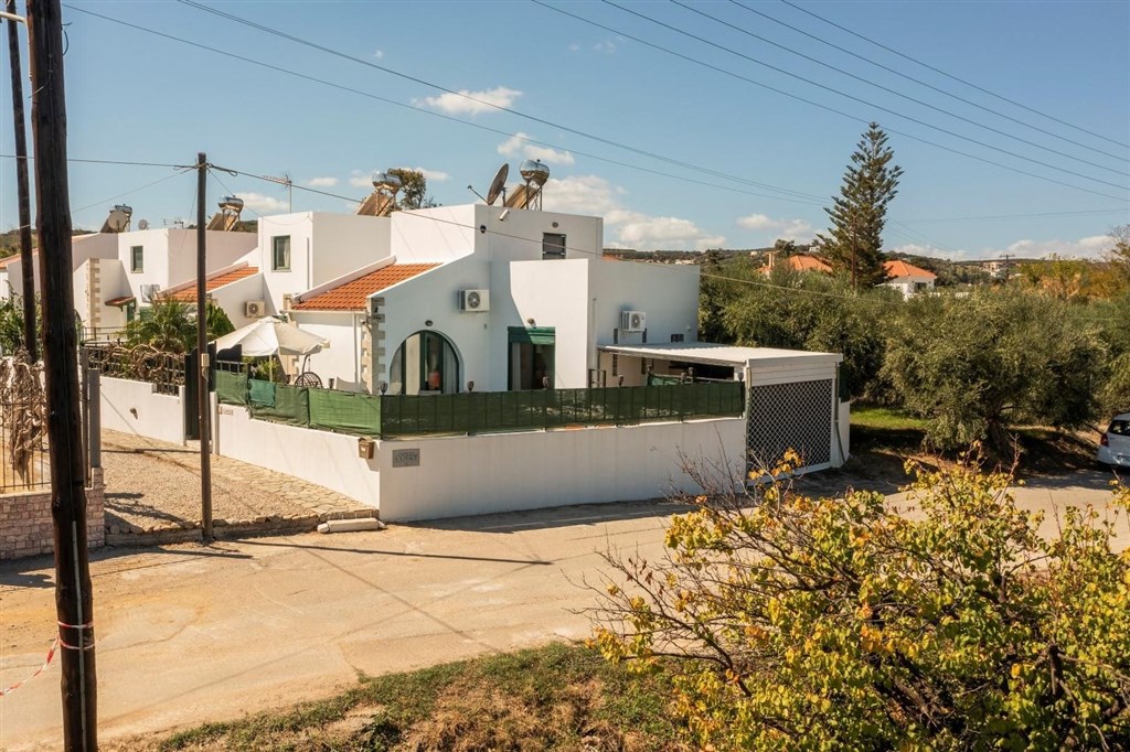 na-prodej-tradicni-kretsky-dum-jen-par-kroku-od-plaze-platanias-oblast-chania-kreta-recko