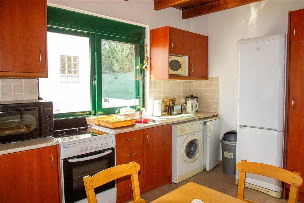 na-prodej-tradicni-kretsky-dum-jen-par-kroku-od-plaze-platanias-oblast-chania-kreta-recko