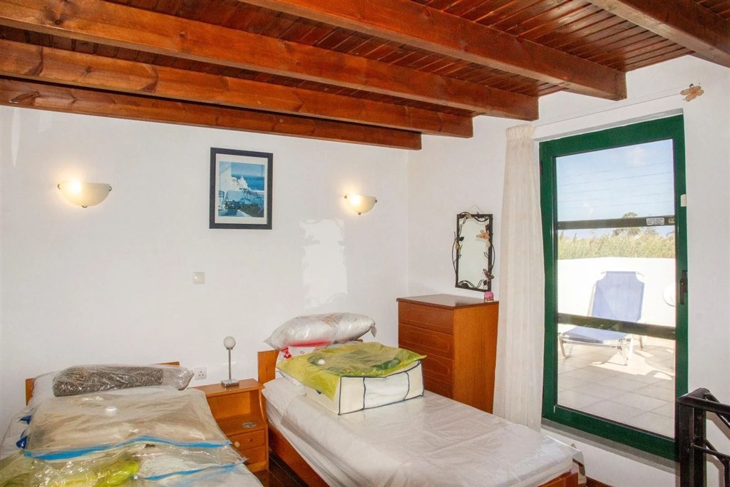 na-prodej-tradicni-kretsky-dum-jen-par-kroku-od-plaze-platanias-oblast-chania-kreta-recko