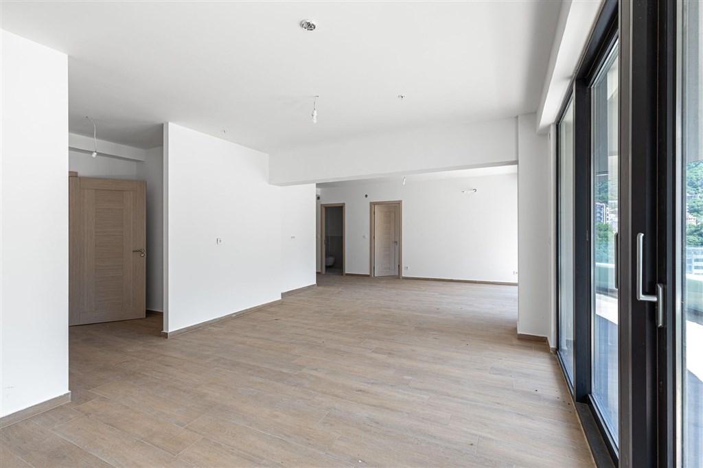 na-prodej-prostorny-apartman-u-more-v-rafailovici-budva-cerna-hora