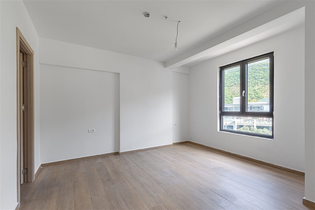 na-prodej-prostorny-apartman-u-more-v-rafailovici-budva-cerna-hora