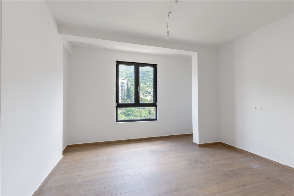 na-prodej-prostorny-apartman-u-more-v-rafailovici-budva-cerna-hora