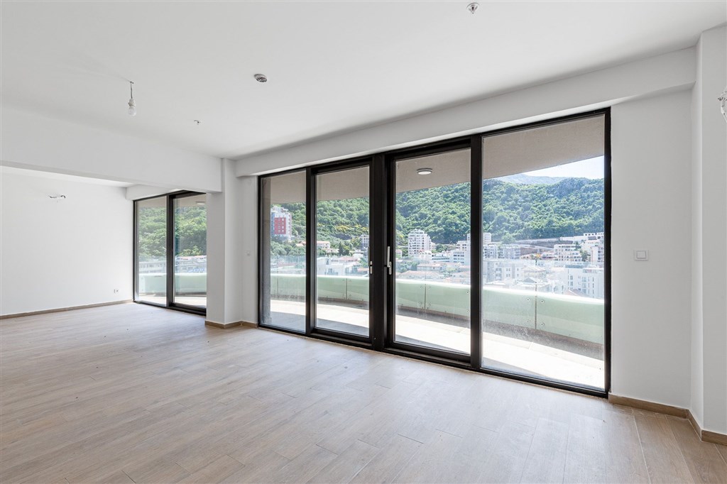 na-prodej-prostorny-apartman-u-more-v-rafailovici-budva-cerna-hora
