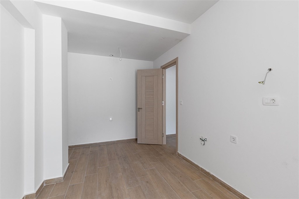 na-prodej-prostorny-apartman-u-more-v-rafailovici-budva-cerna-hora