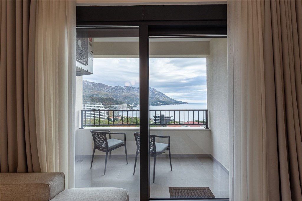 na-prodej-luxusni-dvouloznicovy-apartman-s-panoramatickym-vyhledem-na-more-v-becici-cerna-hora