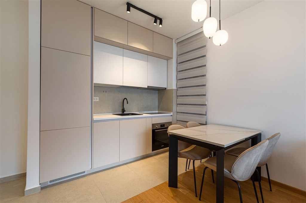 na-prodej-luxusni-dvouloznicovy-apartman-s-panoramatickym-vyhledem-na-more-v-becici-cerna-hora