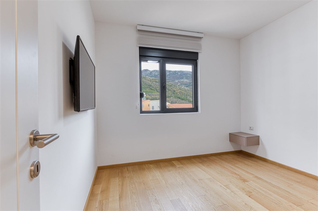 na-prodej-luxusni-dvouloznicovy-apartman-s-panoramatickym-vyhledem-na-more-v-becici-cerna-hora