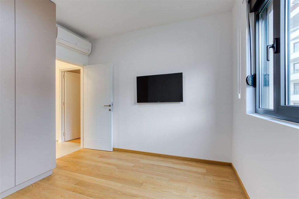 na-prodej-luxusni-dvouloznicovy-apartman-s-panoramatickym-vyhledem-na-more-v-becici-cerna-hora