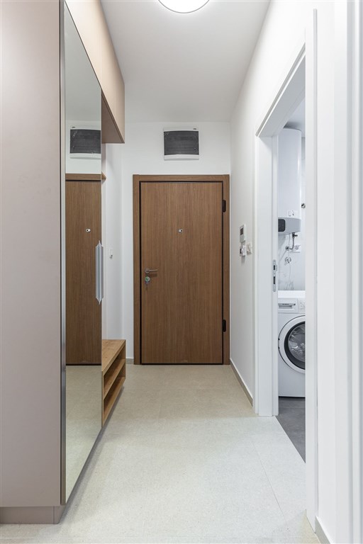 na-prodej-luxusni-dvouloznicovy-apartman-s-panoramatickym-vyhledem-na-more-v-becici-cerna-hora